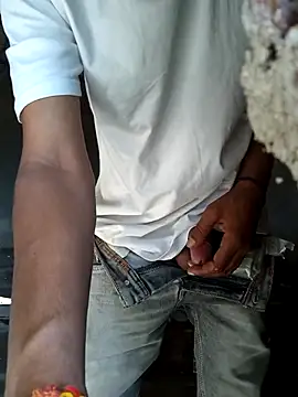 Snapshot of onlymasti00 chatting on 10-11-25, 10:05 onlymasti00 online show from 10-11-25, 10:05