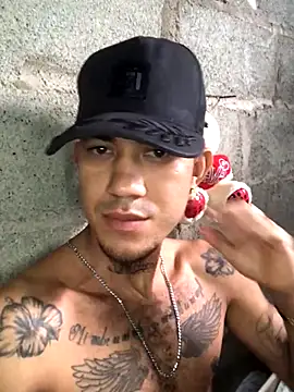 Snapshot of tattoos22 chatting on 10-26-25, 01:22 tattoos22 online show from 10-26-25, 01:22