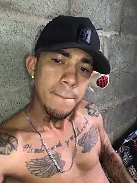 Snapshot of tattoos22 chatting on 10-28-25, 11:42 tattoos22 online show from 10-28-25, 11:42