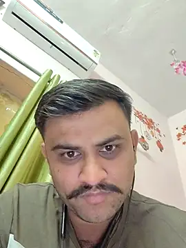 Snapshot of Frvgggghh chatting on 11-18-25, 10:40 Frvgggghh online show from 11-18-25, 10:40