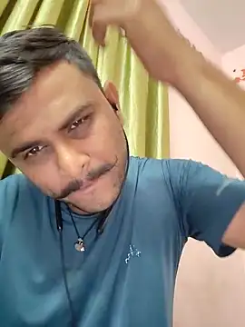 Snapshot of Frvgggghh chatting on 11-20-25, 08:26 Frvgggghh online show from 11-20-25, 08:26