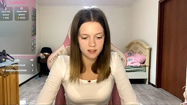 VibeQueenLucy online show from 09-15-25, 04:18