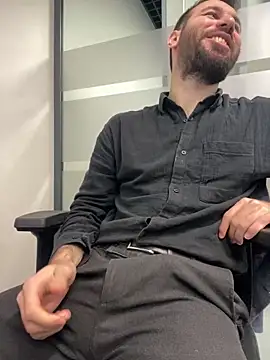 Snapshot of speddy34 chatting on 12-19-25, 07:11 speddy34 online show from 12-19-25, 07:11