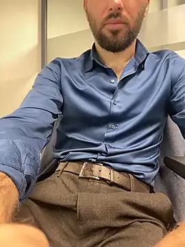 Snapshot of speddy34 chatting on 11-18-25, 06:28 speddy34 online show from 11-18-25, 06:28