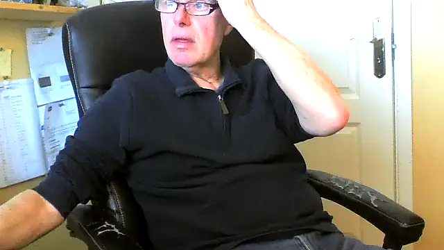 Snapshot of Klipparn chatting on 03-17-26, 11:02 Klipparn online show from 03-17-26, 11:02