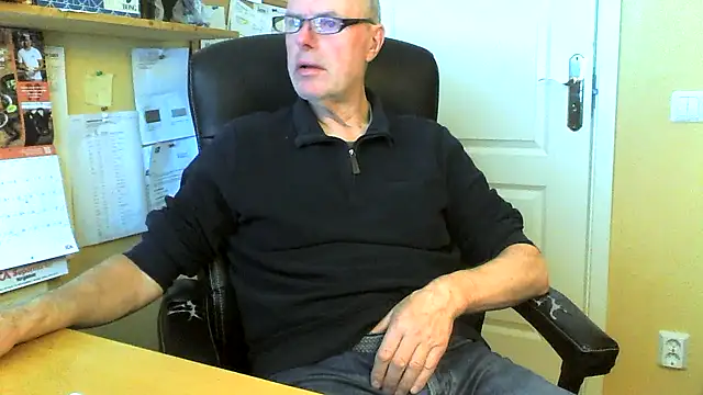 Snapshot of Klipparn chatting on 03-23-26, 07:41 Klipparn online show from 03-23-26, 07:41