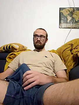 Snapshot of Loopertz chatting on 10-24-25, 06:23 Loopertz online show from 10-24-25, 06:23