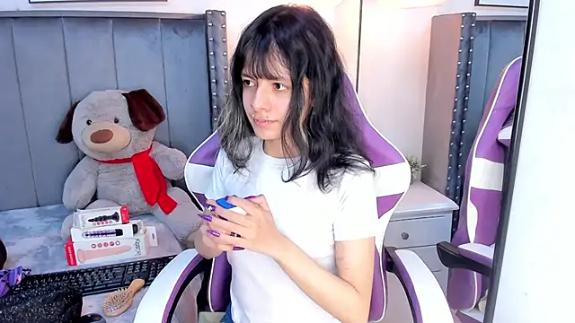 Snapshot of Miyu_Komori chatting on 05-12-26, 07:20 Miyu Komori online show from 05-12-26, 07:20
