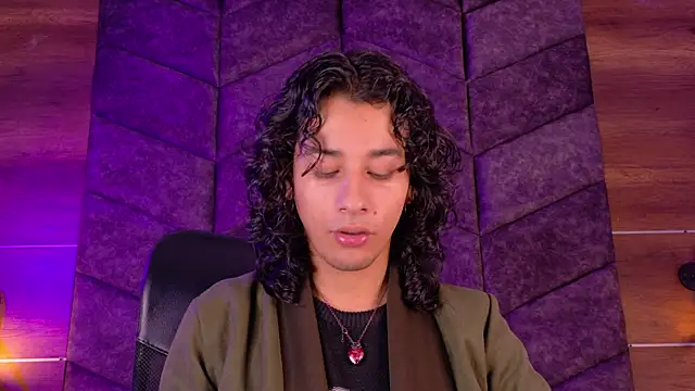BenjiFiore  online show from 10-08-25, 07:58