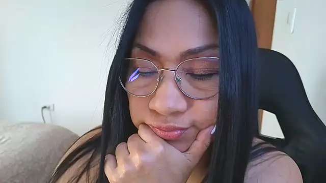 Snapshot of LissafeetHott chatting on 06-07-26, 04:12 LissafeetHott online show from 06-07-26, 04:12