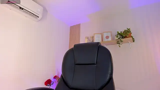 Cristalfoxy  online show from 01-07-26, 07:30