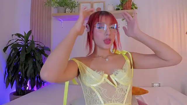 Cristalfoxy  online show from 02-12-26, 07:24