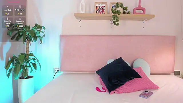 Cristalfoxy  online show from 10-03-25, 11:45