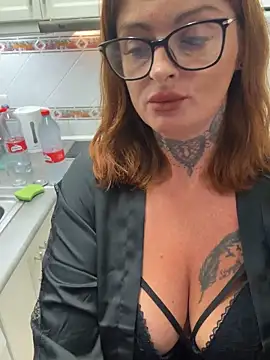 Snapshot of IrishmilfAnna chatting on 10-16-25, 07:00 IrishmilfAnna online show from 10-16-25, 07:00