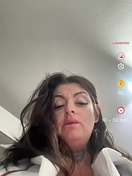 Snapshot of IrishmilfAnna chatting on 05-16-26, 07:46 IrishmilfAnna online show from 05-16-26, 07:46