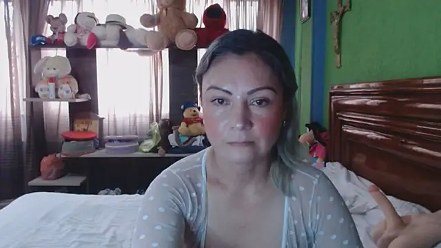  Charlize theron  online show from 12-21-25, 02:52