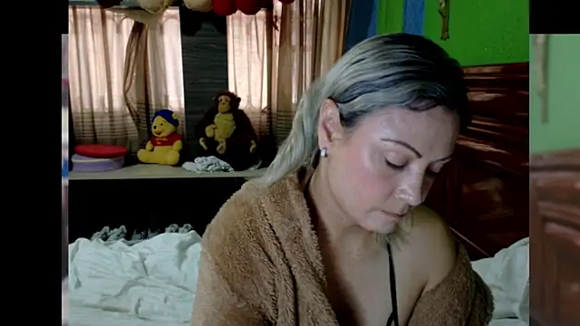  Charlize theron  online show from 03-06-26, 10:16