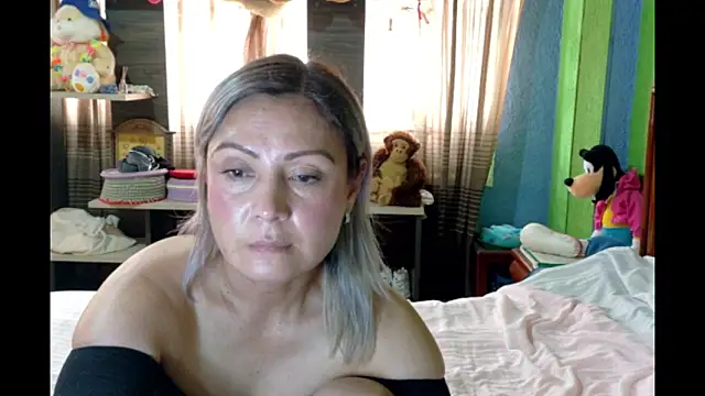Snapshot of _Charlize_theron_ chatting on 05-08-26, 06:01 Charlize theron online show from 05-08-26, 06:01