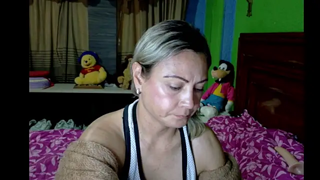 Snapshot of _Charlize_theron_ chatting on 04-21-26, 01:42 Charlize theron online show from 04-21-26, 01:42