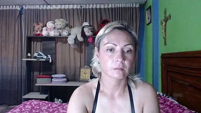 Snapshot of _Charlize_theron_ chatting on 09-12-25, 11:15 Charlize theron online show from 09-12-25, 11:15