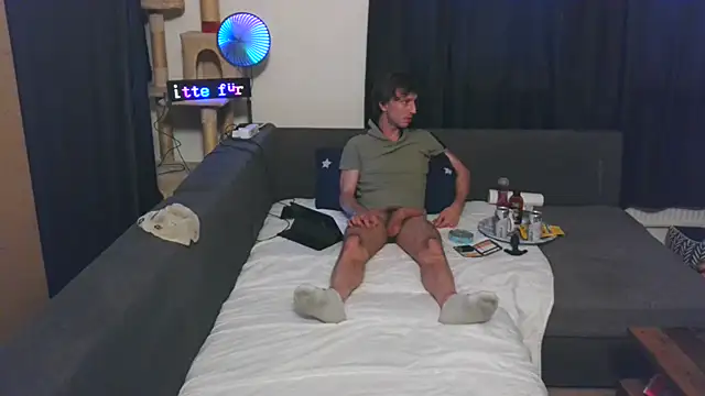 Snapshot of cum2camboys chatting on 04-11-26, 06:22 cum2camboys online show from 04-11-26, 06:22