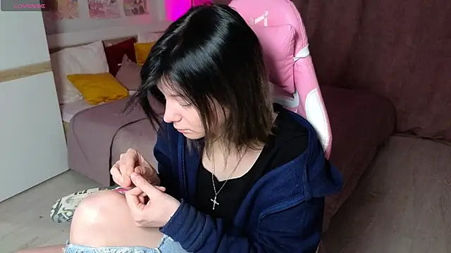 Snapshot of EllinEverly chatting on 03-08-26, 04:05 EllinEverly online show from 03-08-26, 04:05