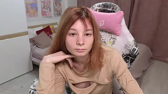 Snapshot of EllinEverly chatting on 09-23-25, 09:55 EllinEverly online show from 09-23-25, 09:55