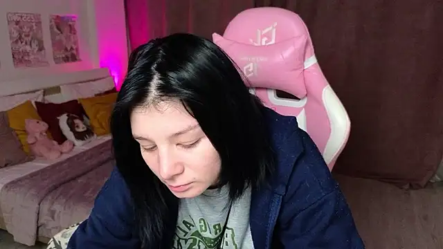 Snapshot of EllinEverly chatting on 02-05-26, 09:21 EllinEverly online show from 02-05-26, 09:21