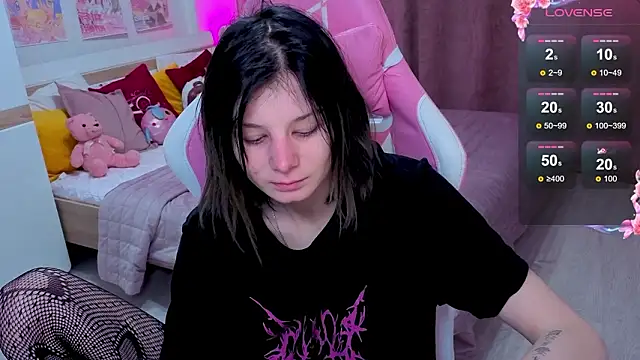 Snapshot of EllinEverly chatting on 03-13-26, 09:20 EllinEverly online show from 03-13-26, 09:20