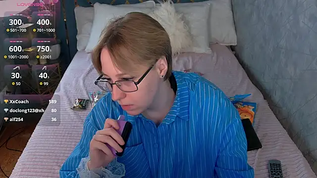 Snapshot of AlexandraGreen chatting on 07-20-26, 04:09 AlexandraGreen online show from 07-20-26, 04:09