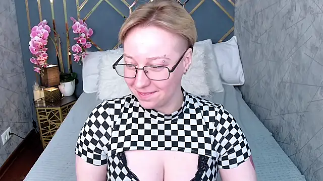 AlexandraGreen online show from 03-26-26, 11:46