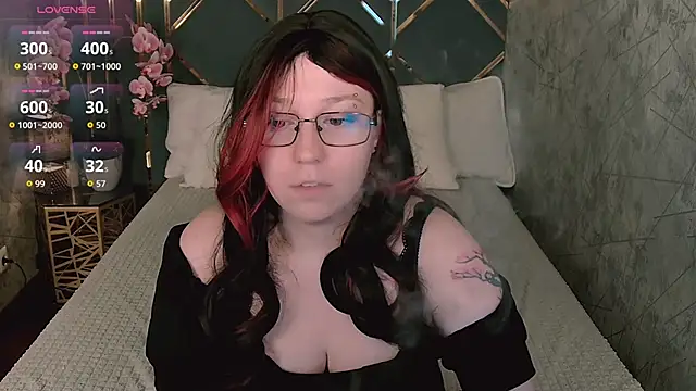 Snapshot of AlexandraGreen chatting on 05-24-26, 07:47 AlexandraGreen online show from 05-24-26, 07:47