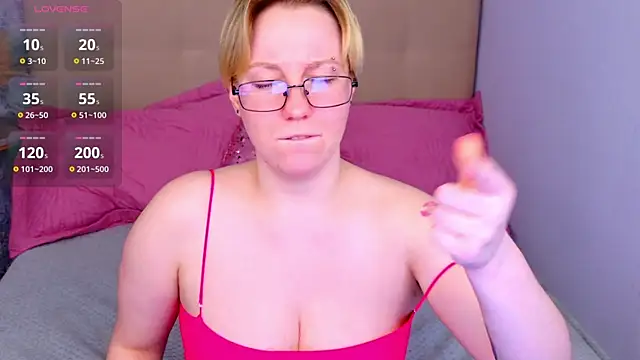 Snapshot of AlexandraGreen chatting on 05-22-26, 10:41 AlexandraGreen online show from 05-22-26, 10:41