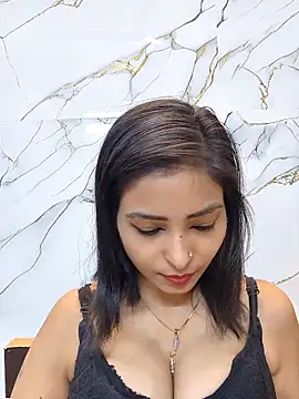 Snapshot of QUEEN-ADITI chatting on 02-11-26, 04:40 QUEEN-ADITI online show from 02-11-26, 04:40