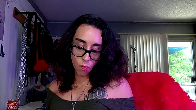 Snapshot of xoFrankie chatting on 09-23-25, 10:06 xoFrankie online show from 09-23-25, 10:06