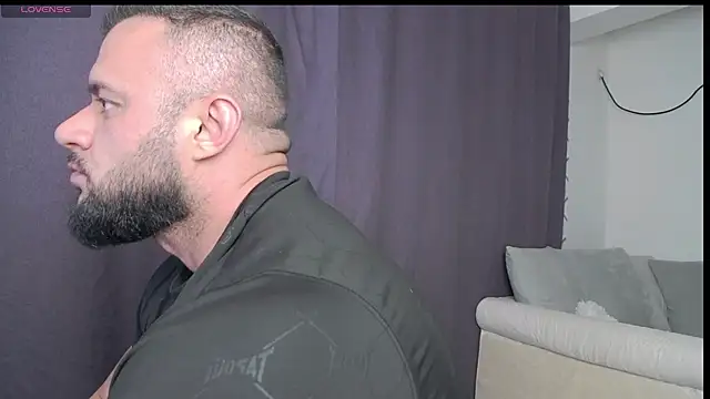 Snapshot of RickyMiami1 chatting on 04-28-26, 06:23 RickyMiami1 online show from 04-28-26, 06:23