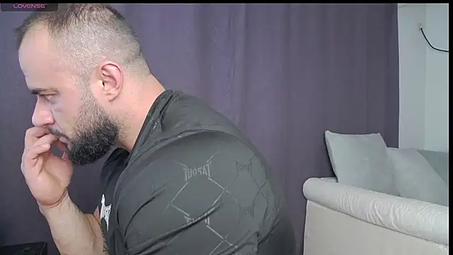 Snapshot of RickyMiami1 chatting on 10-06-25, 05:35 RickyMiami1 online show from 10-06-25, 05:35