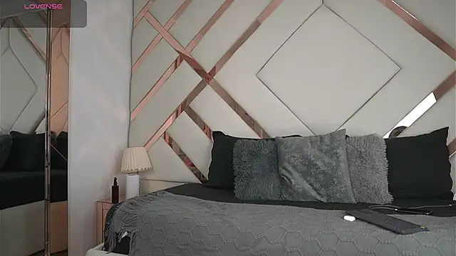 Julieth Rojas online show from 04-23-26, 04:30