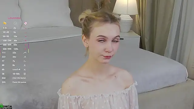 SaraHearts online show from 09-26-25, 01:45