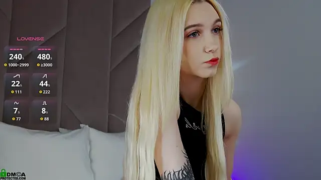 SaraHearts online show from 11-08-25, 01:42