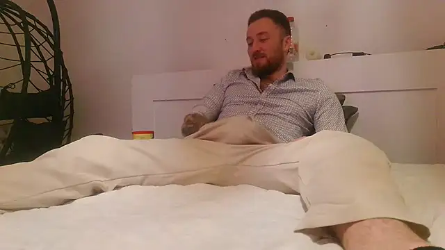 Snapshot of Keviios chatting on 11-07-25, 11:04 Keviios online show from 11-07-25, 11:04