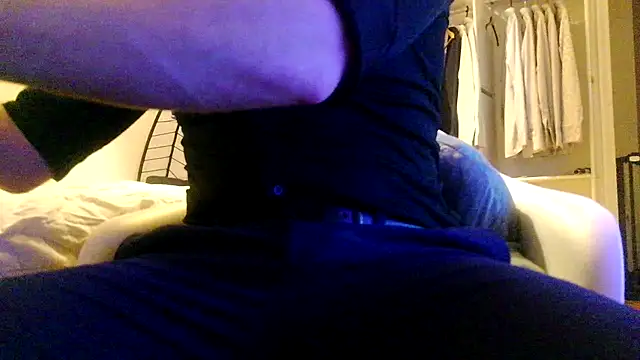 Snapshot of Keviios chatting on 12-20-25, 10:34 Keviios online show from 12-20-25, 10:34