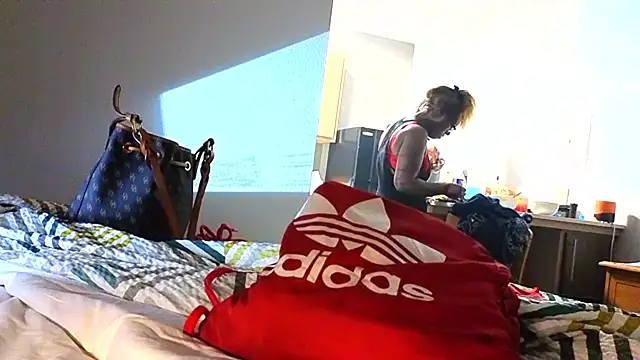 Snapshot of CinnaCakesss chatting on 10-30-25, 06:38 CinnaCakesss online show from 10-30-25, 06:38