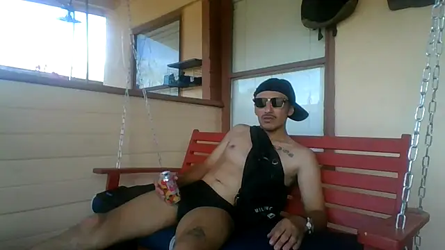 Snapshot of Sicksob chatting on 06-11-26, 11:24 Sicksob online show from 06-11-26, 11:24