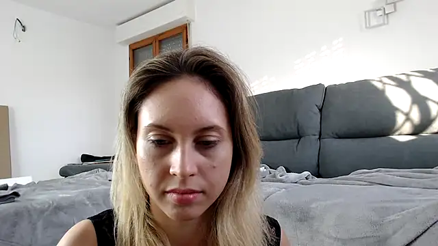 Snapshot of L_Sofia chatting on 10-14-25, 03:23 L Sofia online show from 10-14-25, 03:23