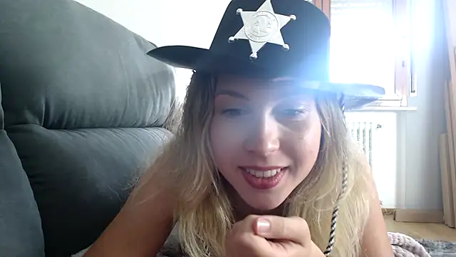 Snapshot of L_Sofia chatting on 10-16-25, 02:58 L Sofia online show from 10-16-25, 02:58
