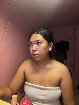 Snapshot of aniya_04 chatting on 10-16-25, 10:40 aniya 04 online show from 10-16-25, 10:40