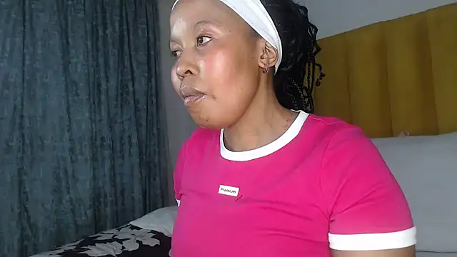 Snapshot of Bella_2025 chatting on 02-11-26, 01:05 Bella 2025 online show from 02-11-26, 01:05