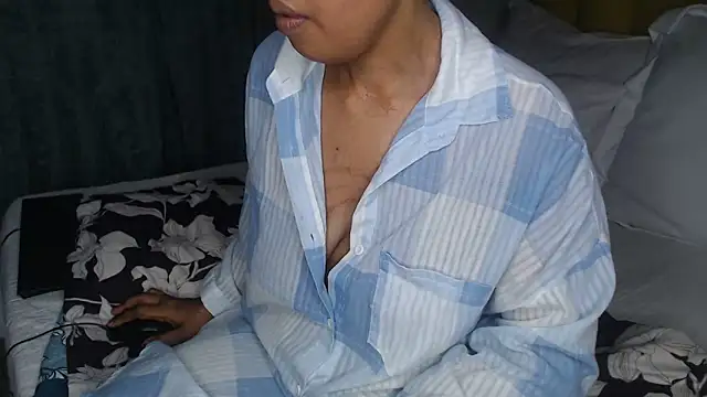 Snapshot of Bella_2025 chatting on 02-23-26, 05:35 Bella 2025 online show from 02-23-26, 05:35