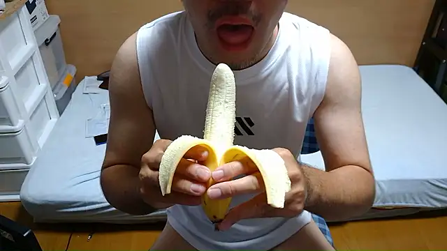 Snapshot of erosuke9 chatting on 10-05-25, 08:32 erosuke9 online show from 10-05-25, 08:32